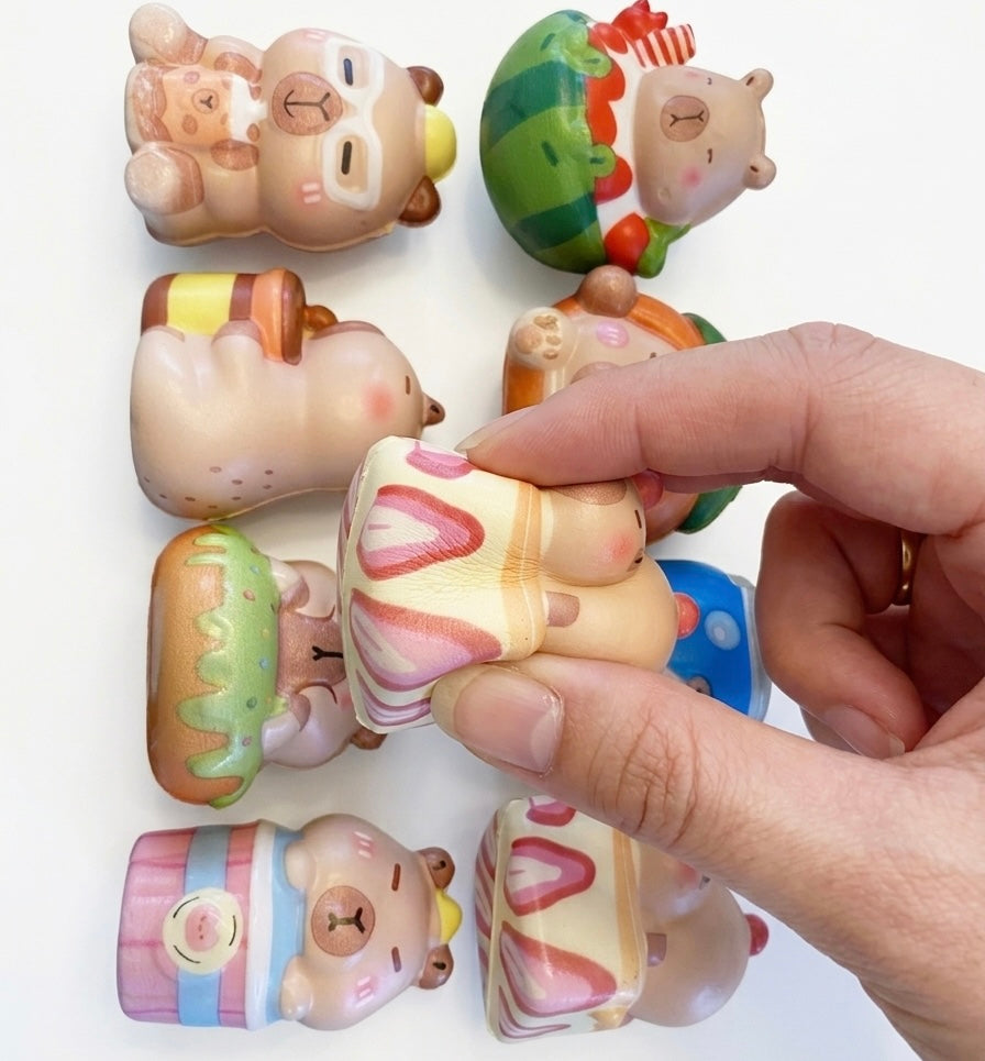 Lot de 8 squishy capybara amusant kawaii très cute et moelleux